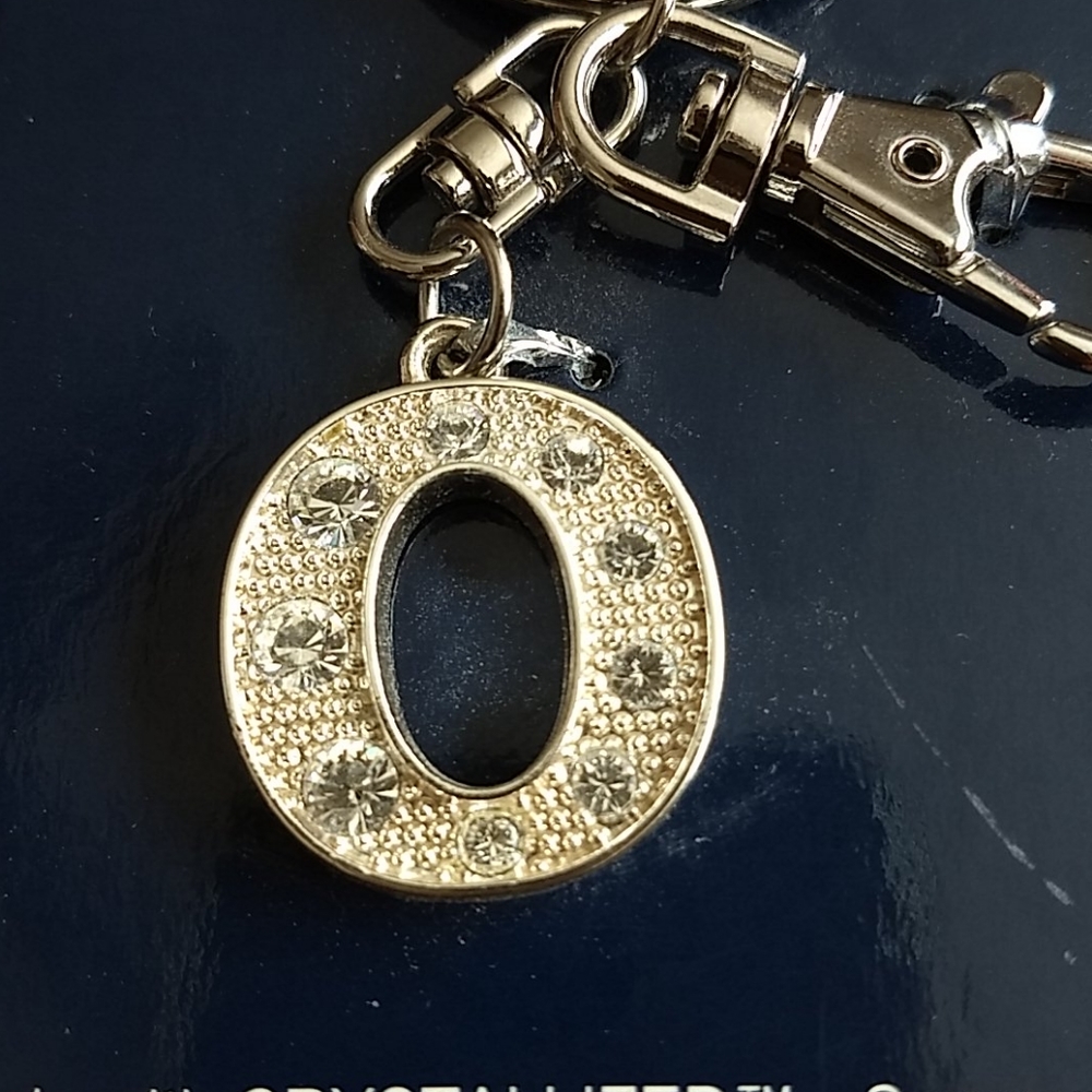 "O" Initial Keychain - Picture 1 of 3